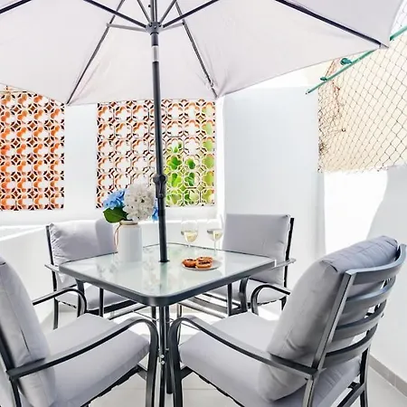 Seaside Modern Flat I @ Historical Apartment *