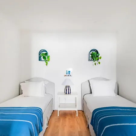 Seaside Modern Flat I @ Historical Apartman Cascais