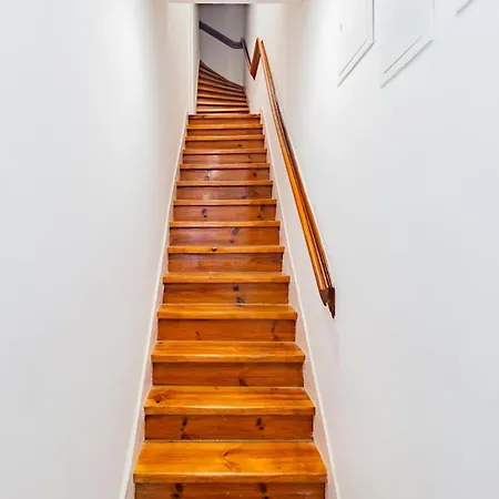 Seaside Modern Flat I @ Historical Apartman Cascais