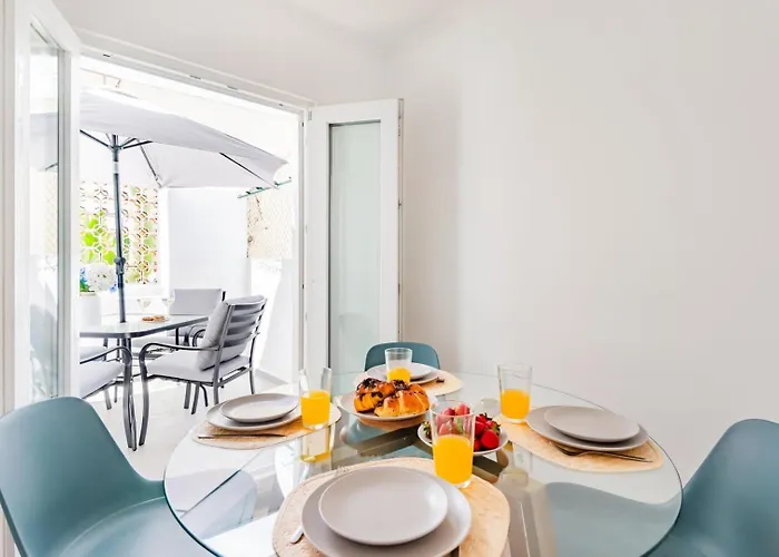 Seaside Modern Flat I @ Historical Appartement