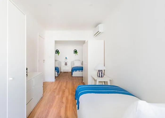 Seaside Modern Flat I @ Historical Appartement