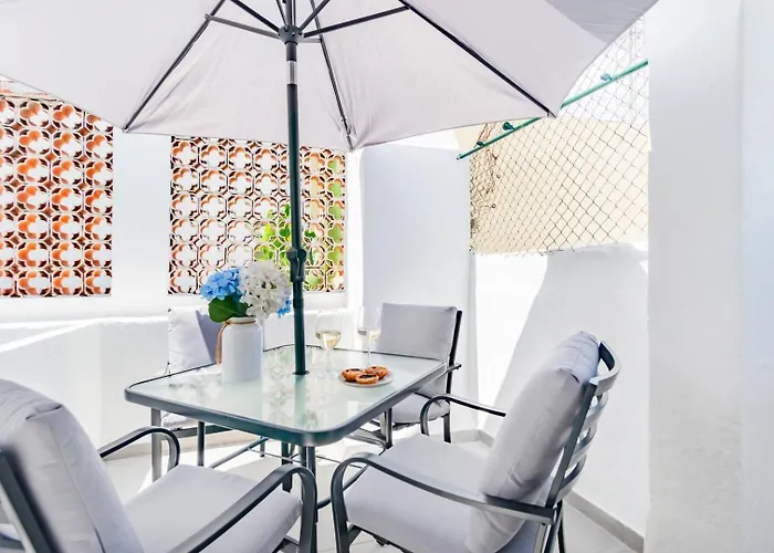 Seaside Modern Flat I @ Historical Appartement