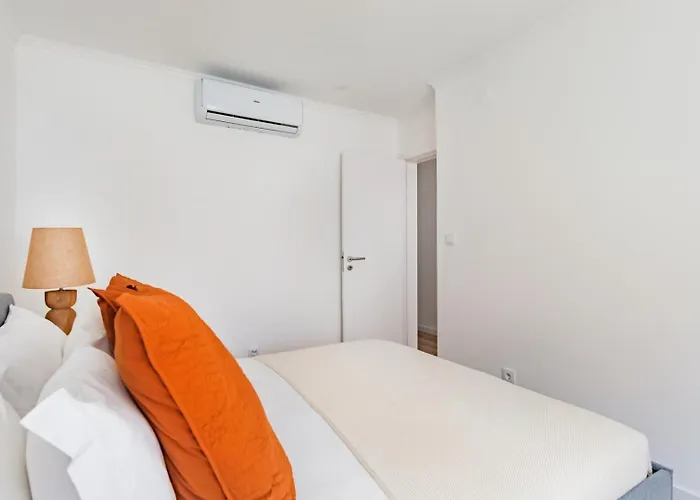Seaside Modern Flat I @ Historical Appartement
