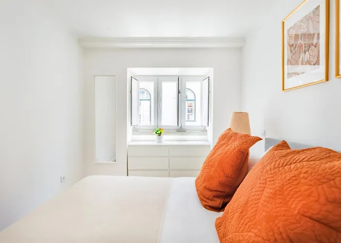 Seaside Modern Flat I @ Historical Appartement