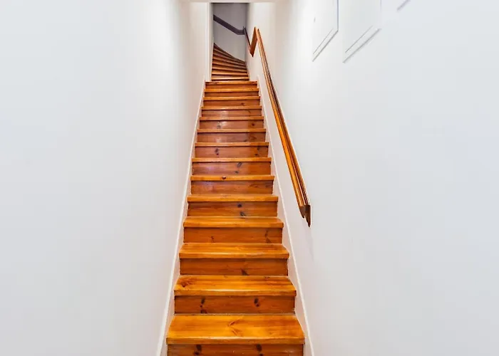 Seaside Modern Flat I @ Historical Appartement