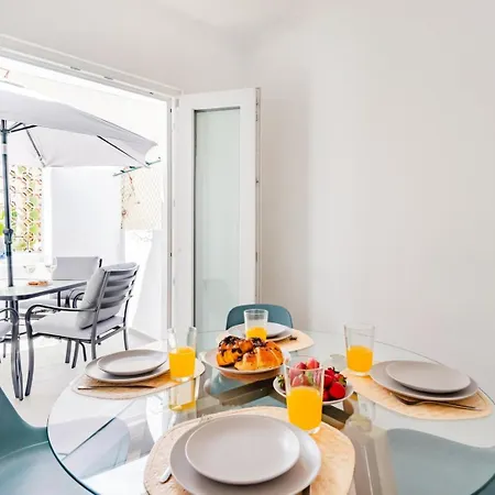 Seaside Modern Flat I @ Historical Apartmán