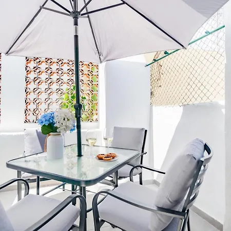 Seaside Modern Flat I @ Historical Lejlighed